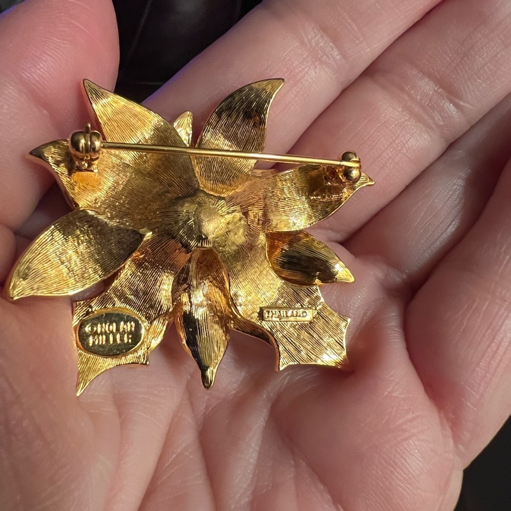 Nolan Miller Christmas poinsettia Brooch - Picture 4 of 6